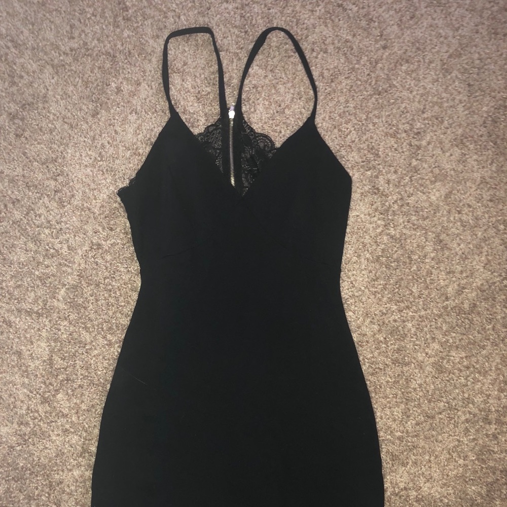 SUPER CUTE BARELY WORN LITTLE BLACK DRESS, cutout